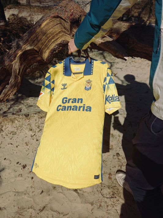Las Palmas 2023/24 home shirt