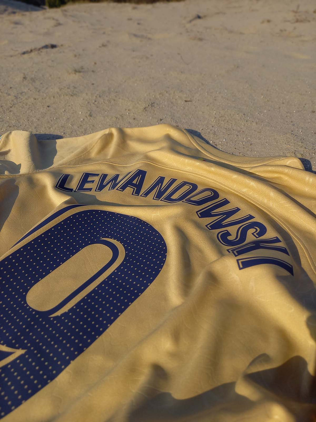 Barcelona 2022/23 away shirt