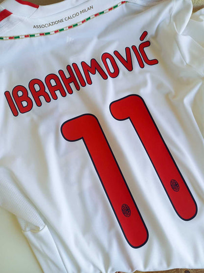 AC Milan 2011/12 away shirt Ibrahimovic v13442 name set