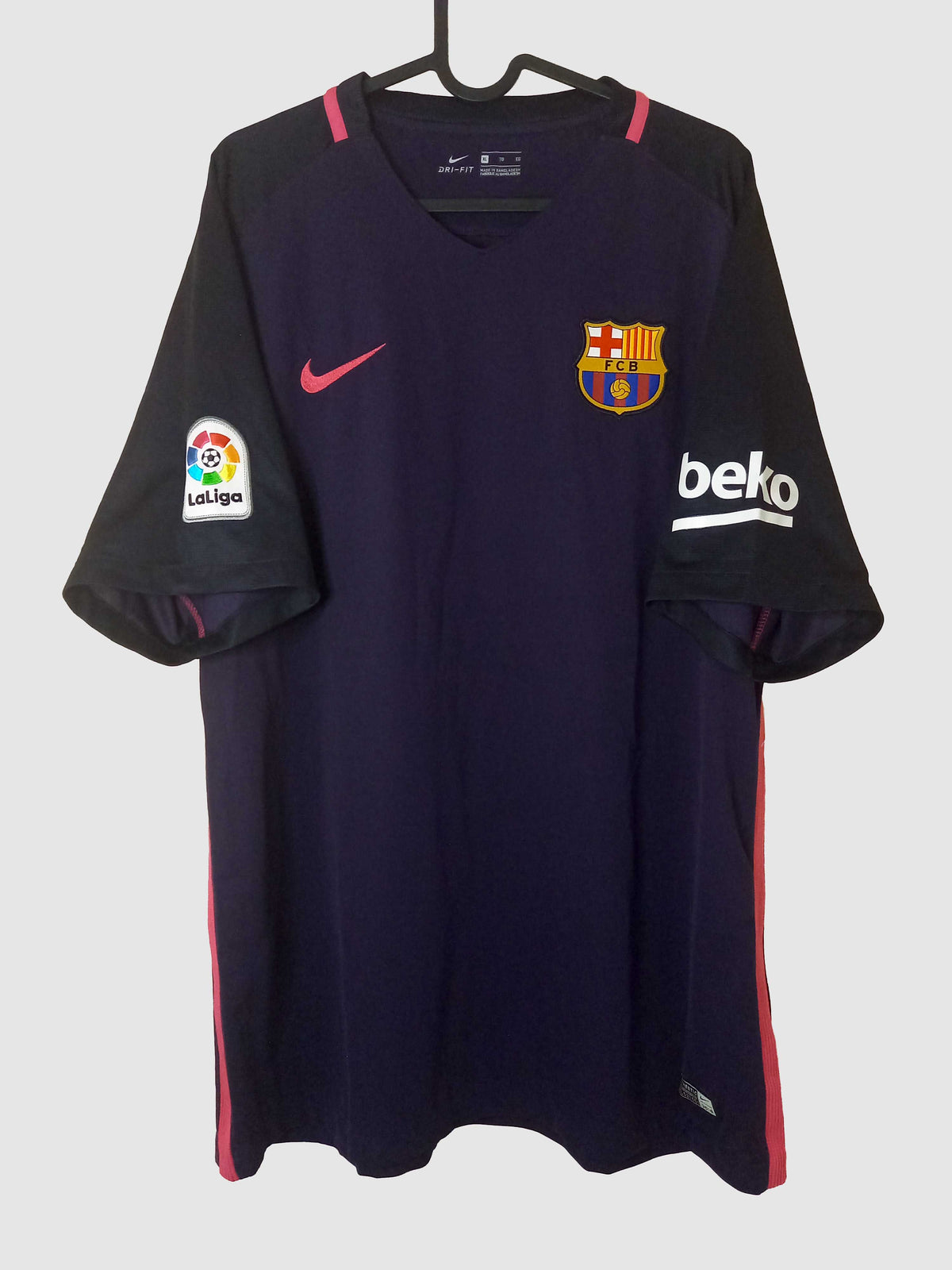 Barcelona 2016/17 Away Shirt Iniesta 776844-524 front