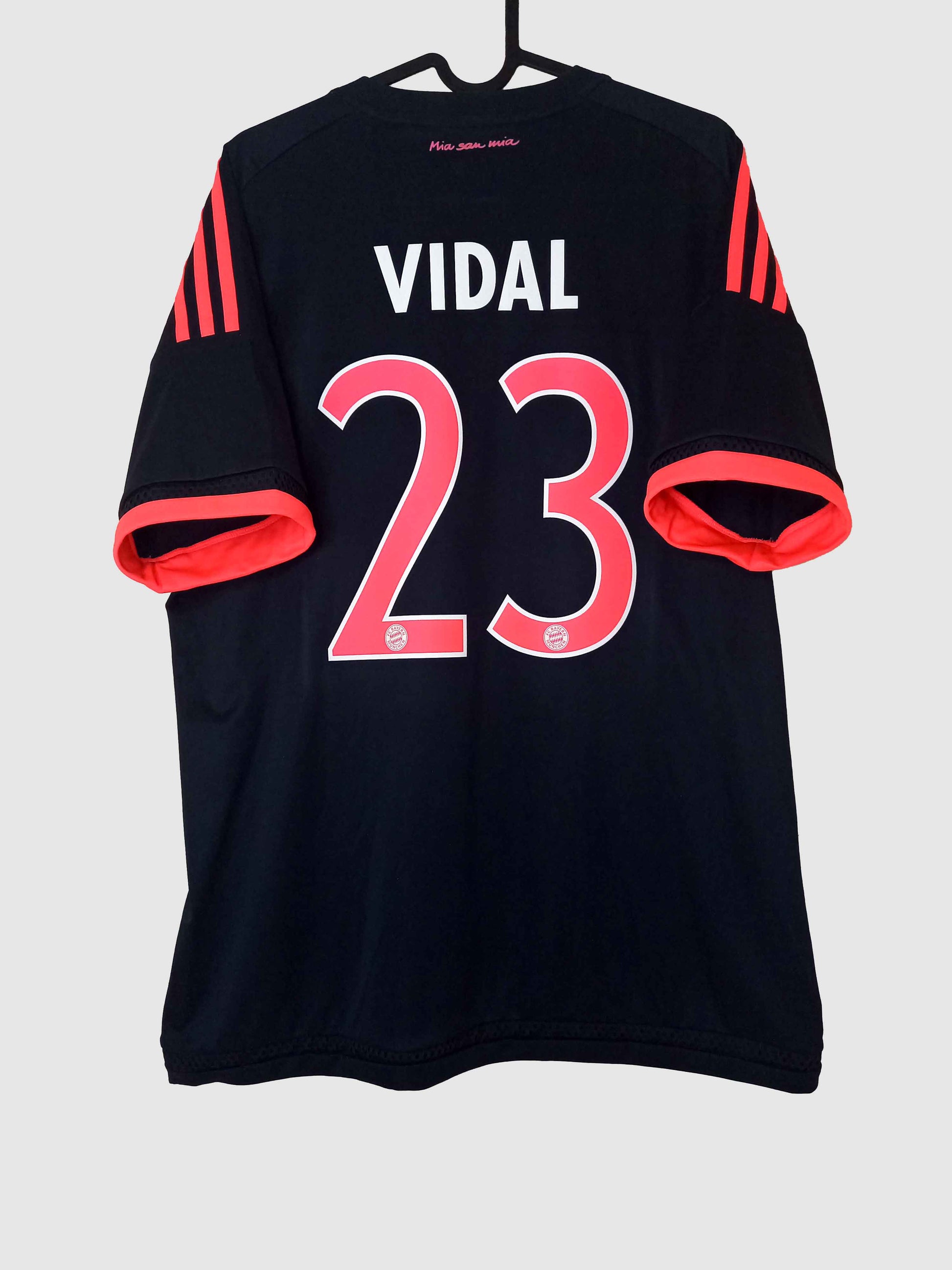 Bayern Munich 2015/16 Third Shirt Arturo Vidal Back AA5222