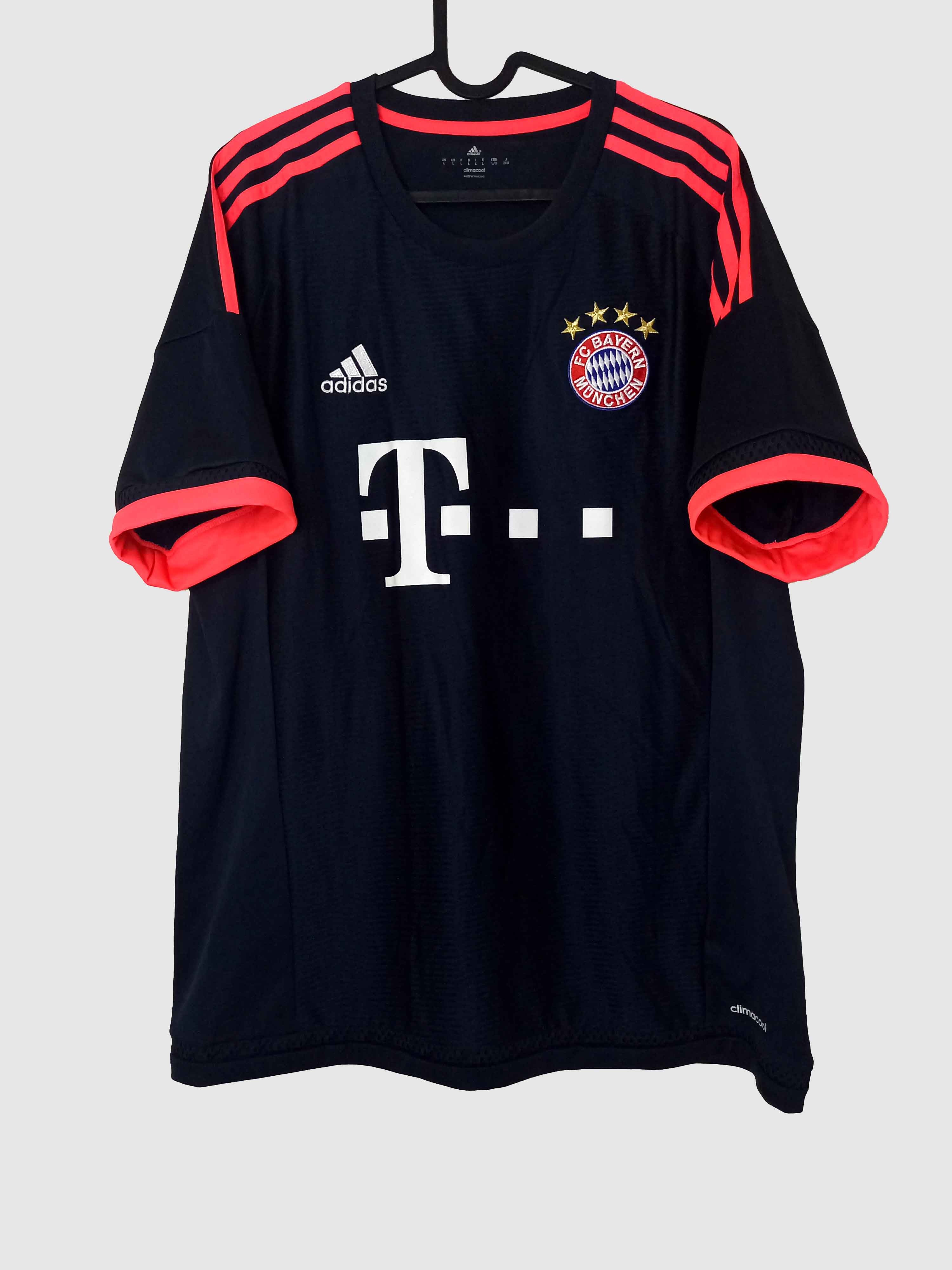 Bayern Munich 2015/16 Third Shirt Arturo Vidal Front AA5222