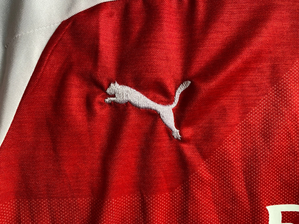 Fake Arsenal shirt Puma logo image