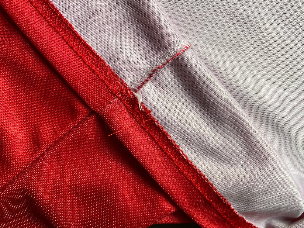 Fake Arsenal shirt stitching image