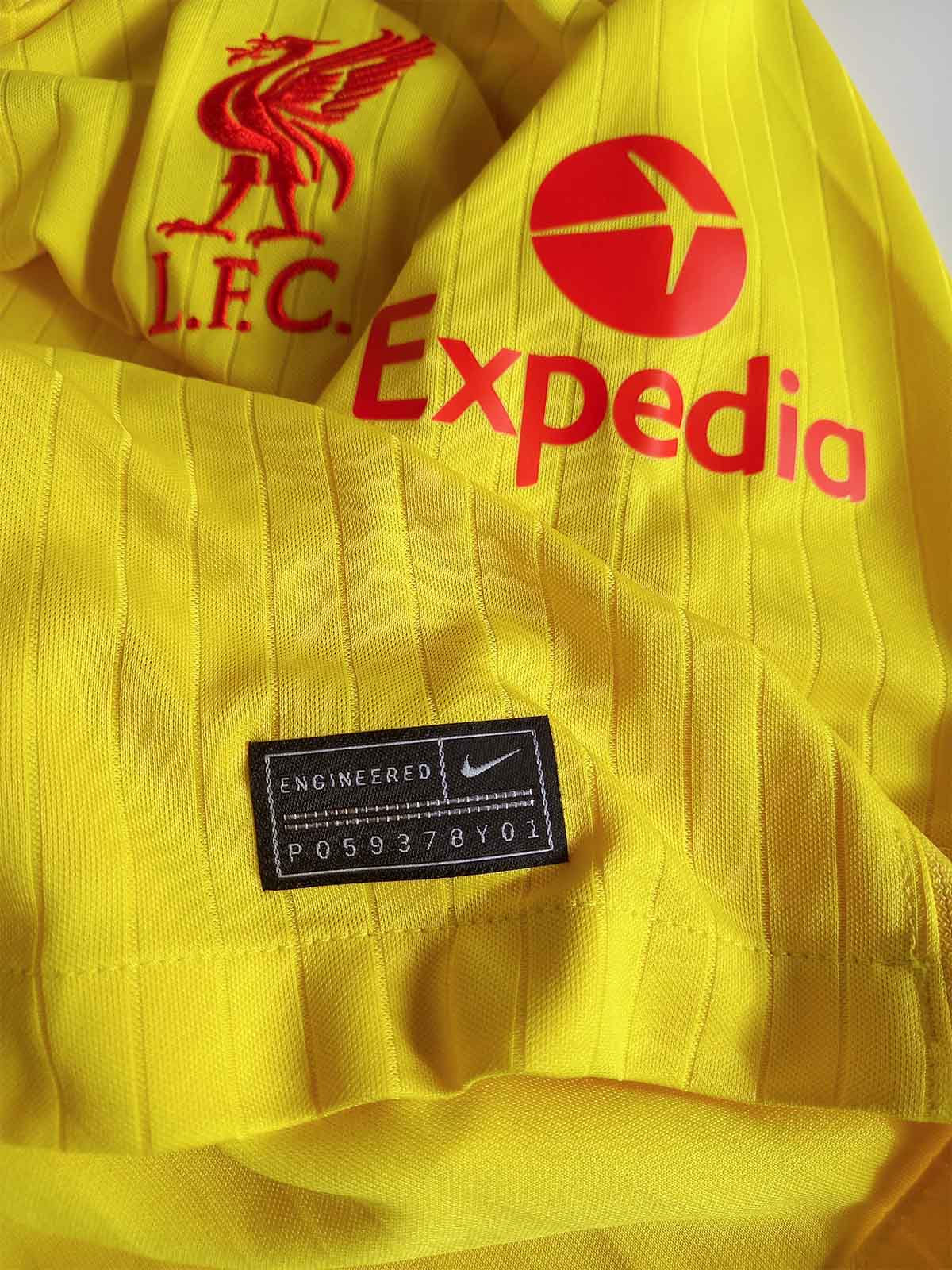 Liverpool 2021/22 Third Shirt DB5902-704 tags