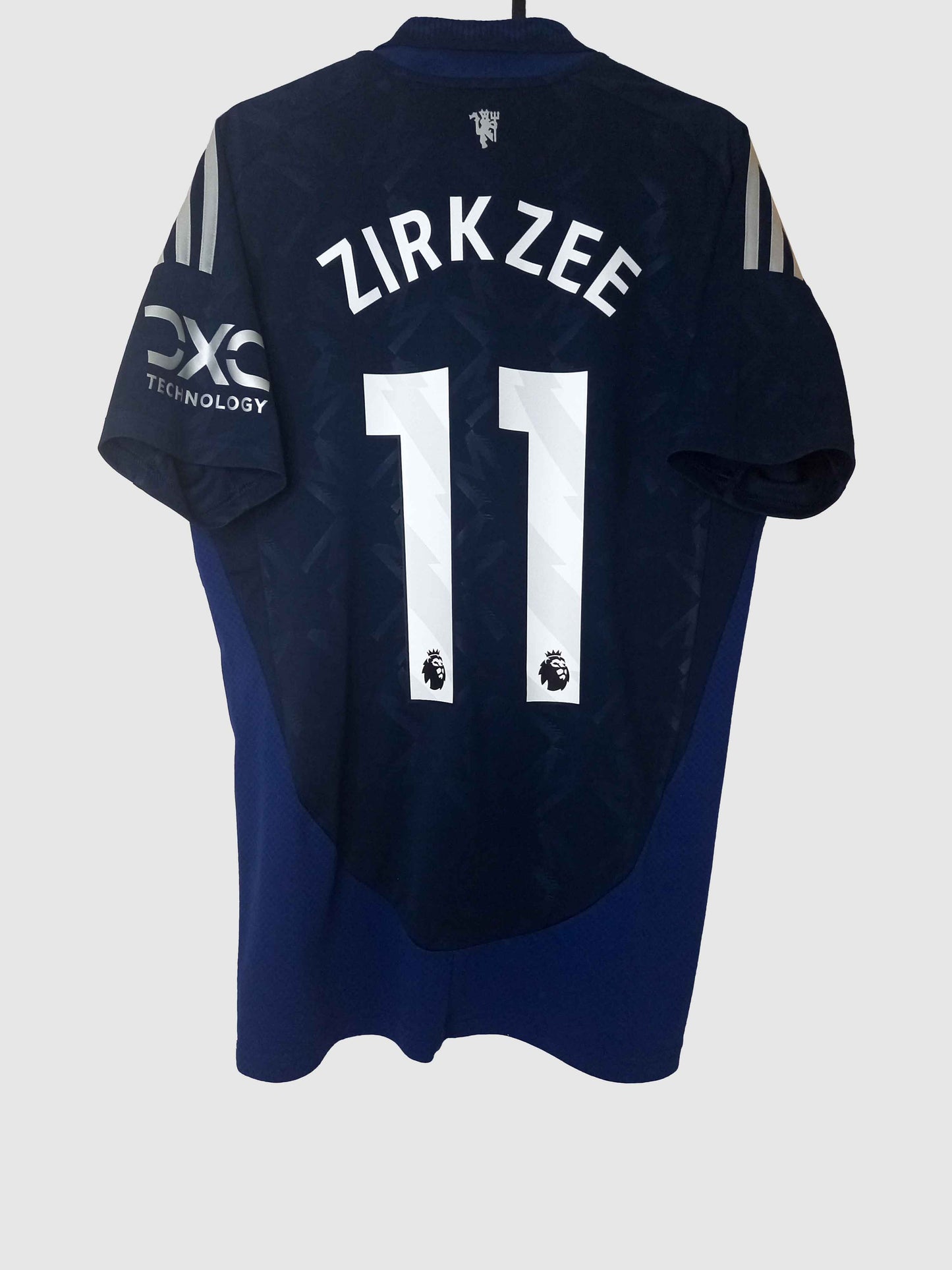 Manchester United 2024/25 Away Shirt Zirkzee Back IU1390