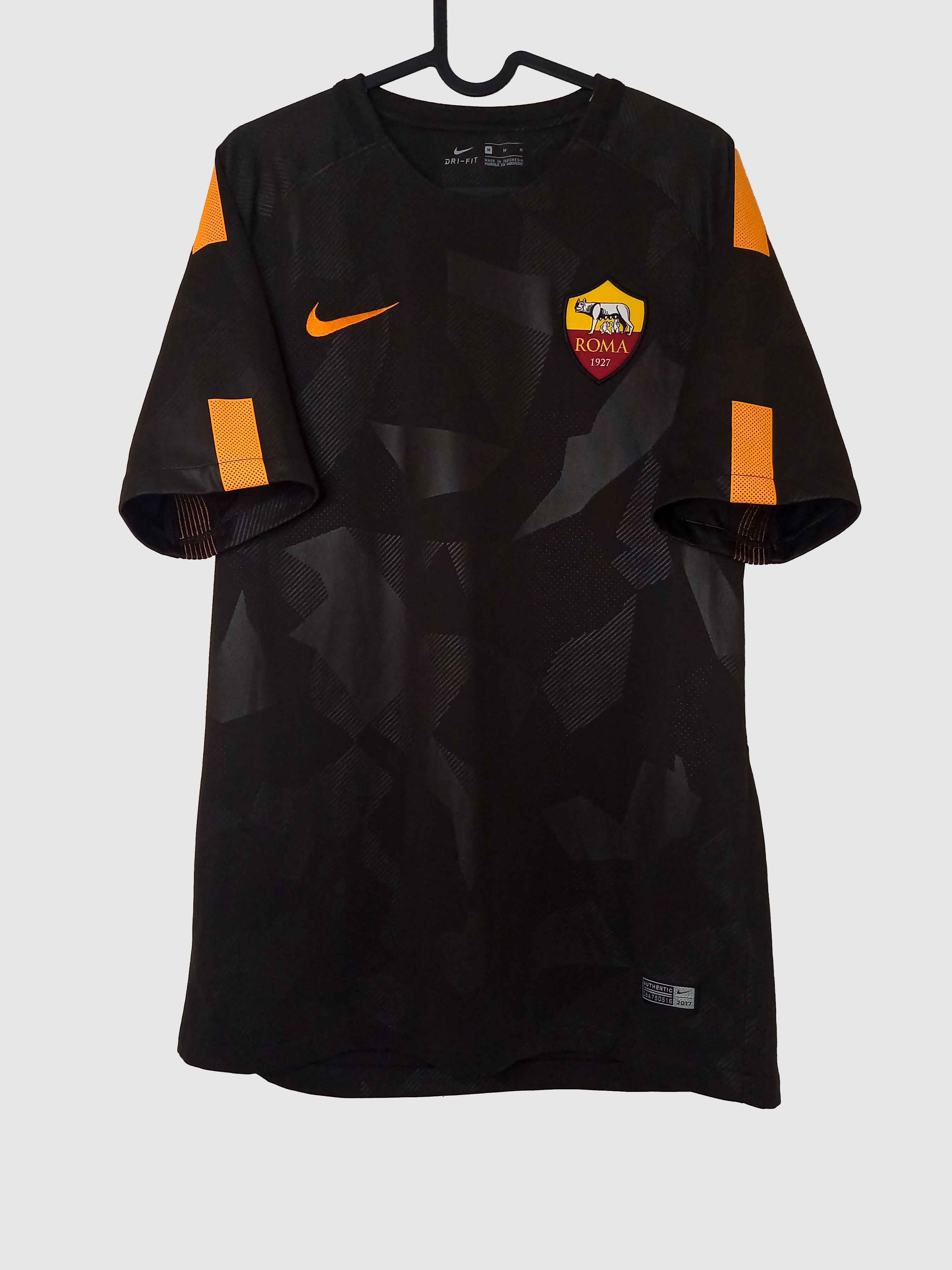 Roma 2017/18 Third Shirt Nainggolan Front 847282-220