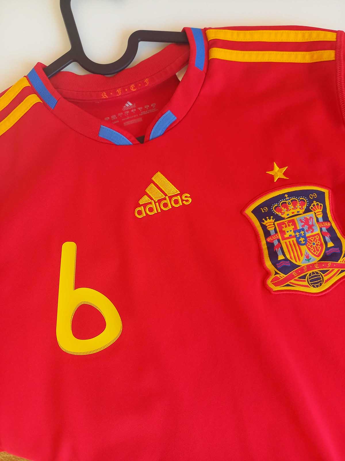 Spain 2010 Home Shirt Iniesta V31236 upper